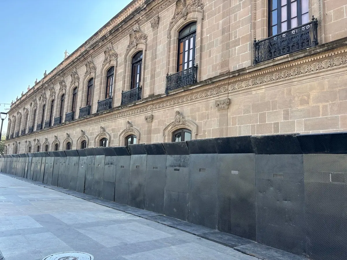 Blindan Palacio de Gobierno por la marcha de mujeres del 25N y esto debes saber
