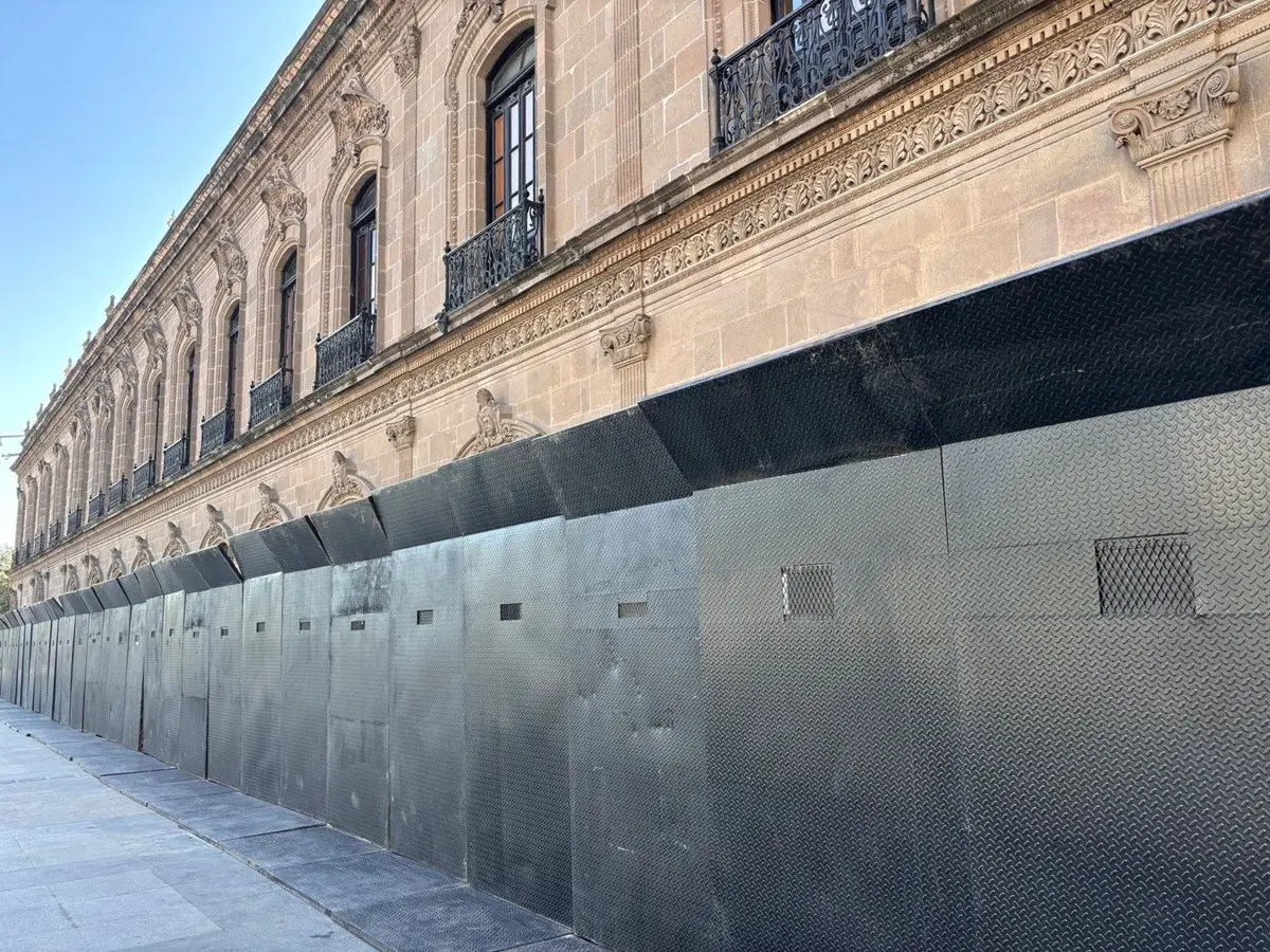 Blindan Palacio de Gobierno por la marcha de mujeres del 25N y esto debes saber