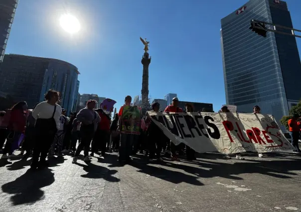 Marcha 25N; contingentes avanzan sin contratiempos hacia el Zócalo