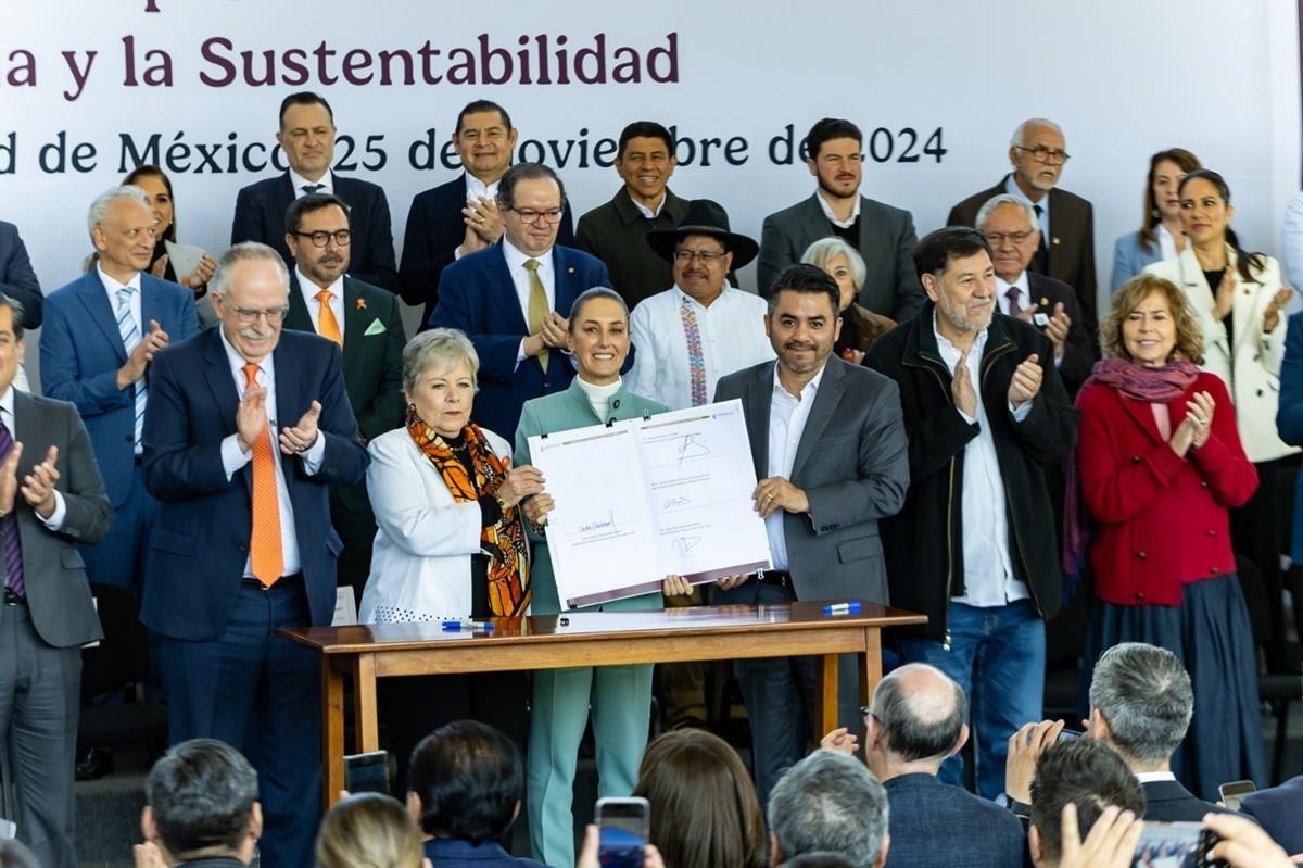Samuel García firma Acuerdo Nacional por el Derecho Humano al Agua