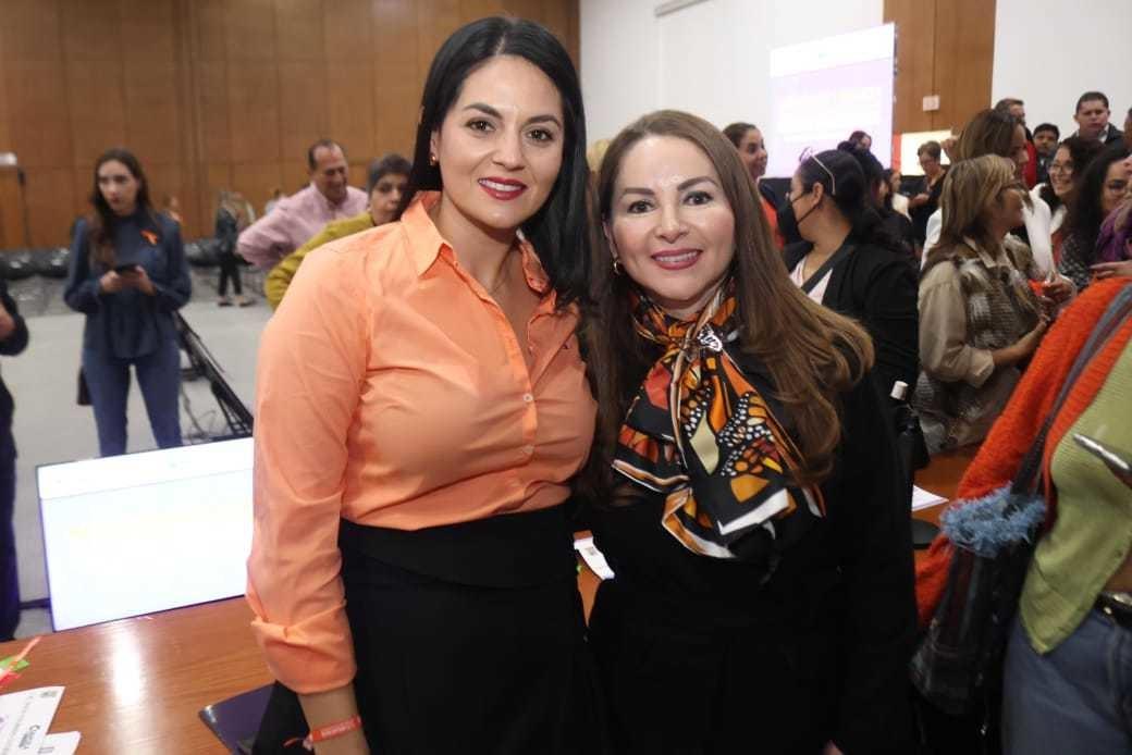 Luz Elena Morales, presidenta de la Junta de Gobierno del Congreso de Coahuila, y Katy Salinas, nueva titular de la Fiscalía. (Fotografía: Cortesía)