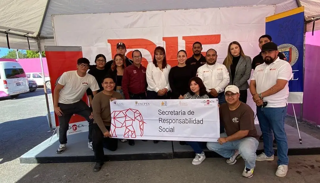 Donativo DE FACPYA al DIF de Juárez. Foto: Facebook Facultad de Contaduría Pública y Administración UANL