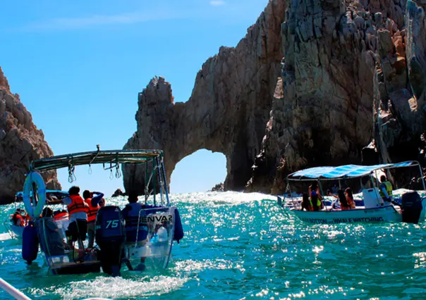 Por mal clima, cierran Playa del Amor en Cabo San Lucas