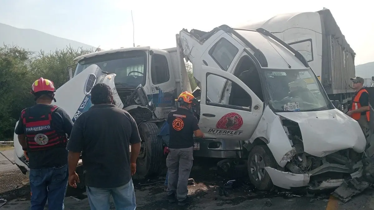 Accidente múltiple de tráileres deja 5 lesionados en Libramiento Noroeste