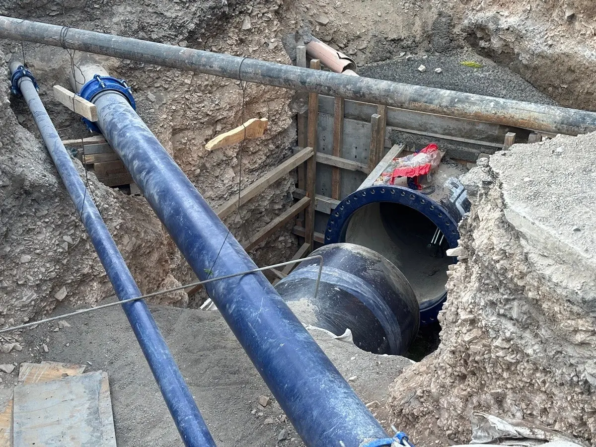 Agua y Drenaje alista trabajos de interconexión de tubería en Santa Catarina