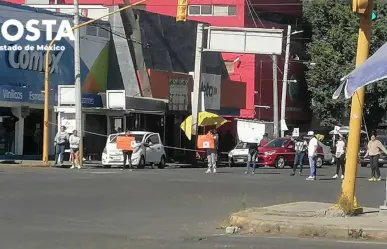 Bloqueo en avenida R-1 en Ecatepec; vecinos exigen detención de conserje
