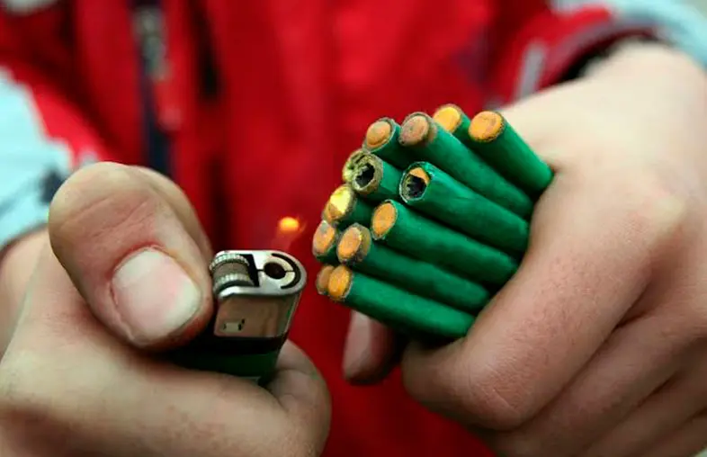 ¡Cuidado con la pirotecnia en las fiestas naviedeñas! Fotos: Internet.