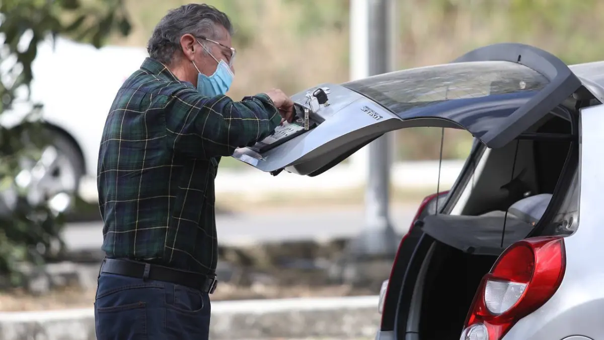 Las multas por colocar las placas de manera incorrecta pueden ser de varias UMA Foto: Mérida Moderna