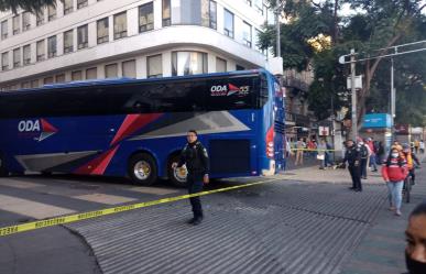 Muere hombre atropellado por autobús de pasajeros, viajaba en scooter