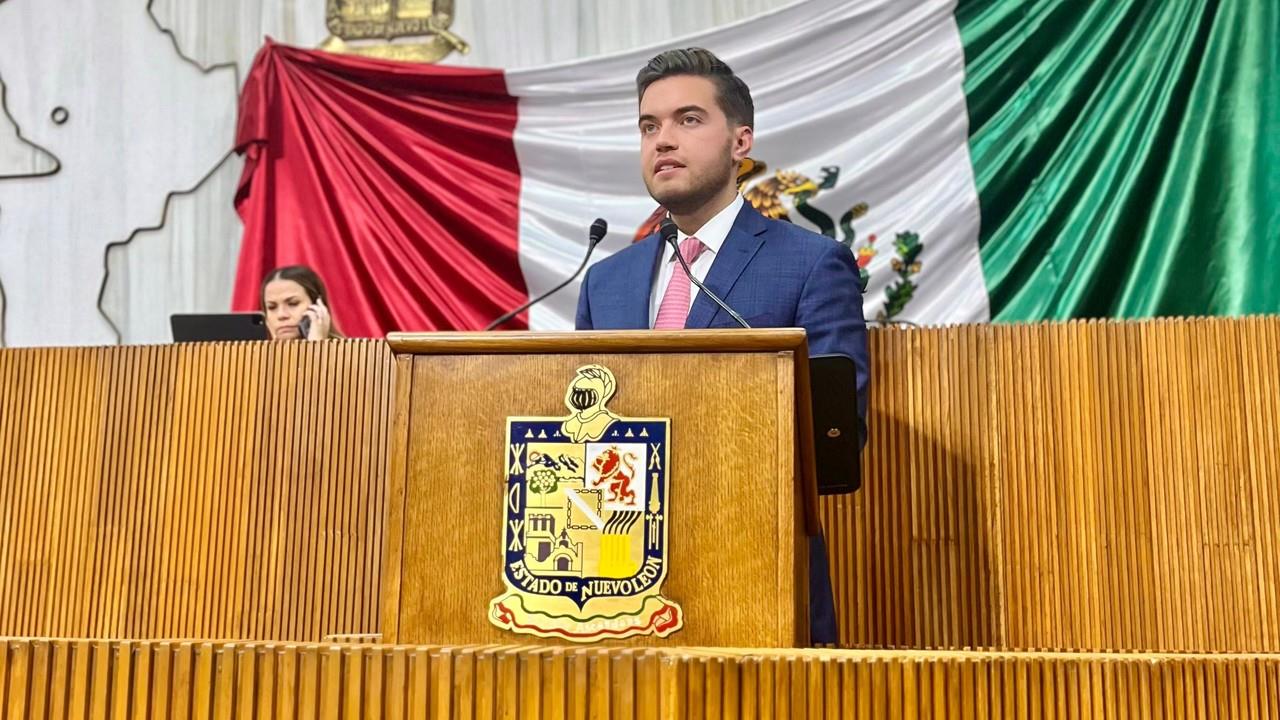 Al presentar esta iniciativa, el legislador morenista dijo que el objetivo es facilitar la adquisición de viviendas para los jóvenes. Foto: Armando Galicia.