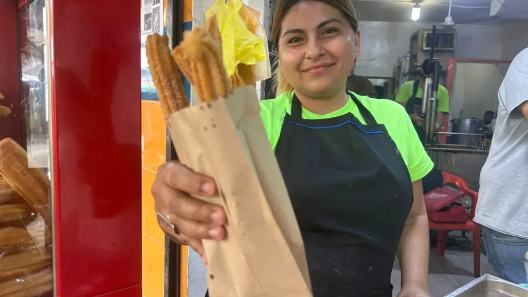 ¿ Se te antojan unos churros ? Hay de azúcar o chocolate