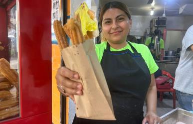 ¿ Se te antojan unos churros ? Hay de azúcar o chocolate