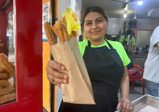 ¿ Se te antojan unos churros ? Hay de azúcar o chocolate