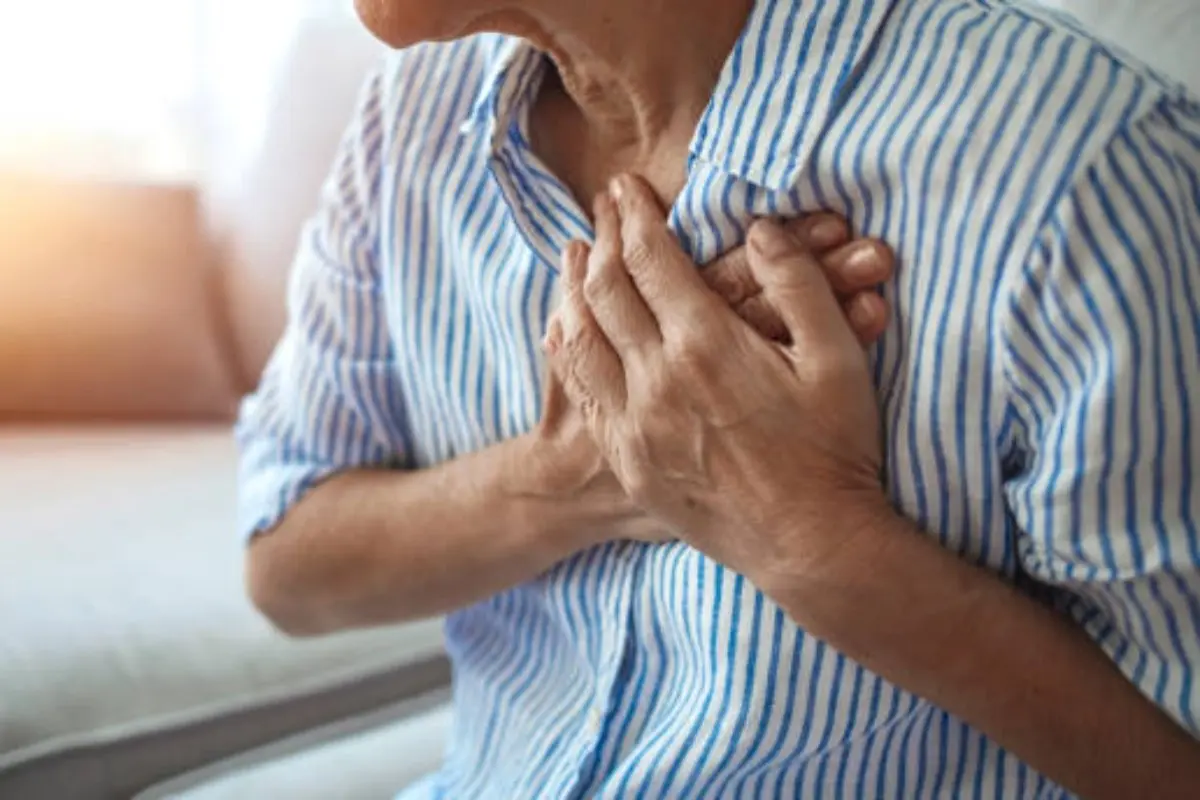 Persona sufriendo ataque al corazón Foto: iStock