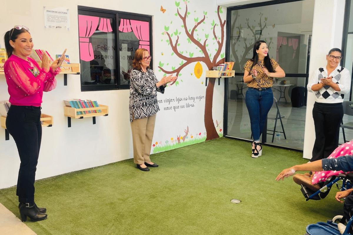 Mtra. Diana Victoria Von Borstel Luna durante la inauguración. Foto: Instituto Estatal de Educación para Adultos BCS