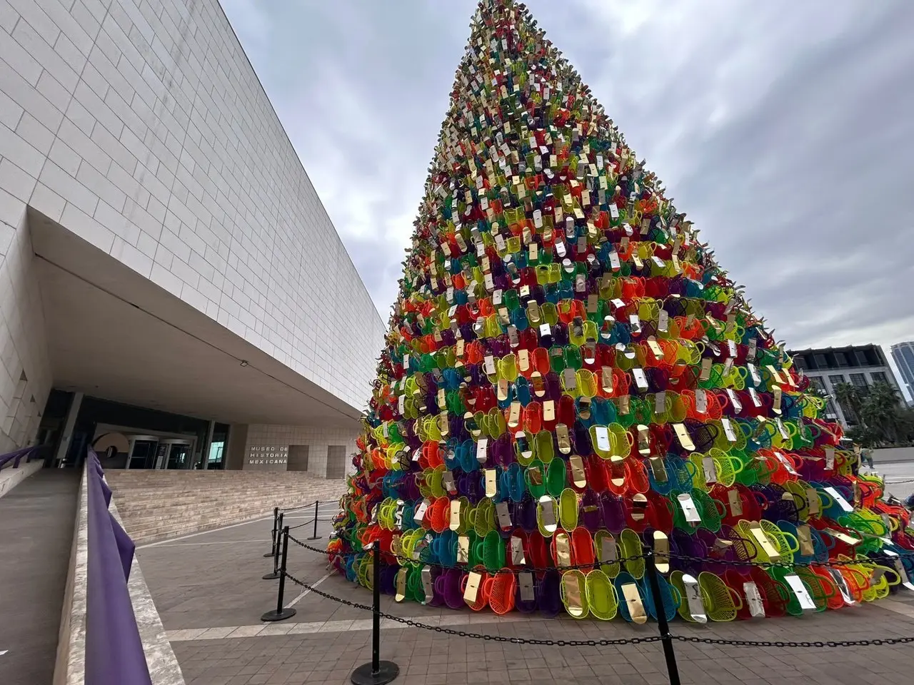 El creador de esta obra de arte es el diseñador Sergio Rodríguez, que este 2024. Foto: Rosy Sandoval.