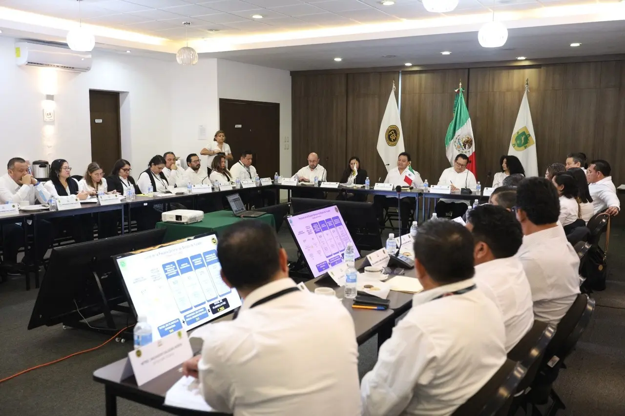 Vicefiscales, directores y jefes de área participaron en la  Trigésima Cuarta Reunión Plenaria que se realizo en el edificio de la FGE.- Fuente FGE Yucatán