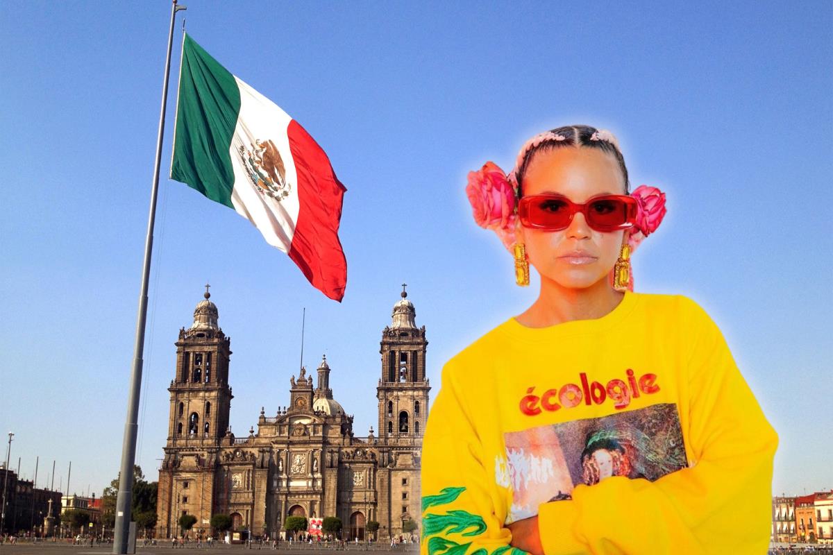 De fondo el Zócalo capitalino, vocalista del grupo. Foto: Canva/Facebook Bomba Estéreo