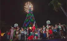 Navidad en Mérida: Cecilia Patrón enciende el árbol en el Remate de Paseo de Montejo Navidad en Mérida: Cecilia Patrón enciende el árbol en el Remate de Paseo de Montejo