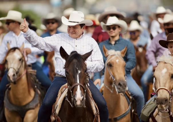 Feria Xmatkuil 2024: Gobernador participa en la cabalgata del 50 aniversario