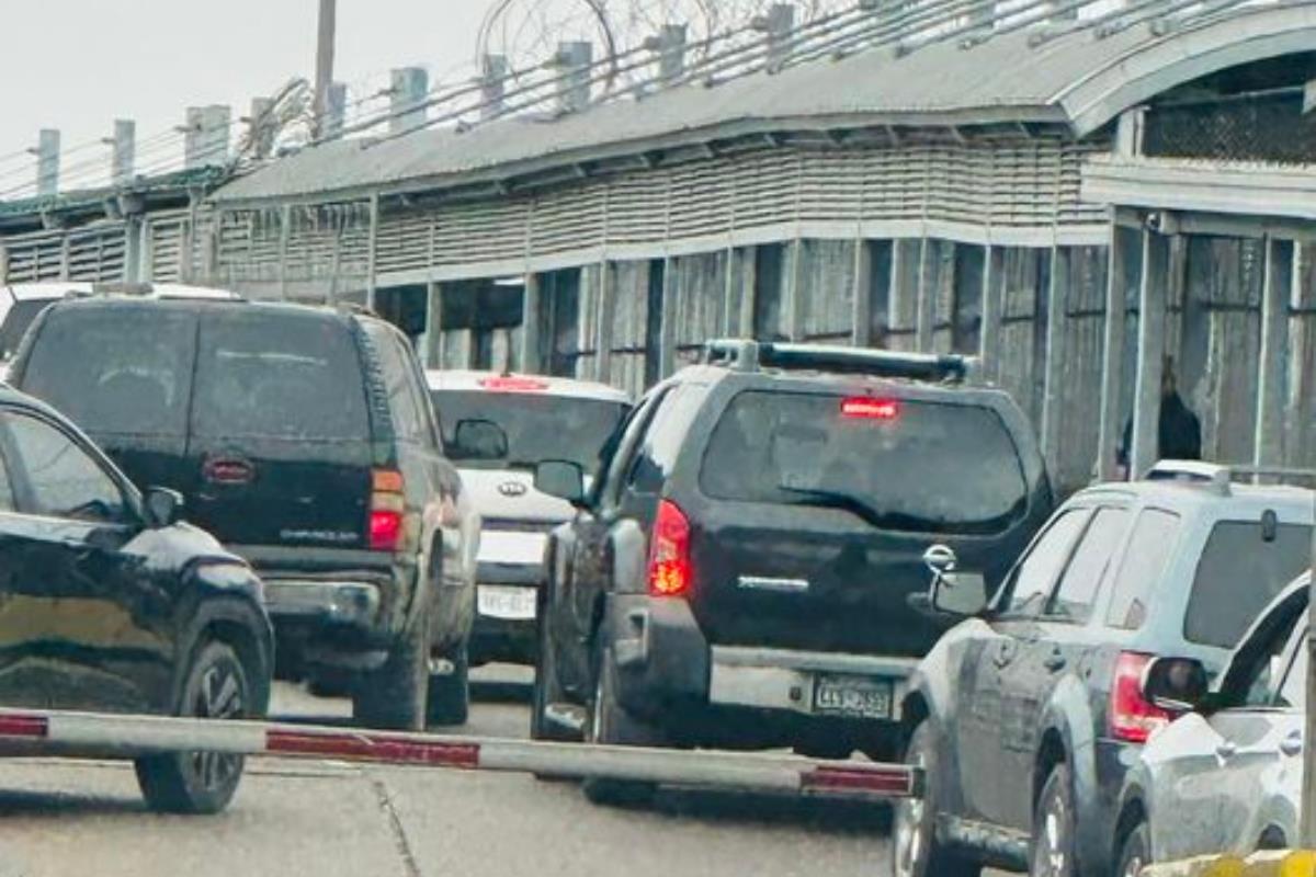 Así las filas en estos días en los puentes fronterizos en Matamoros, Tamaulipas. Foto: redes sociales