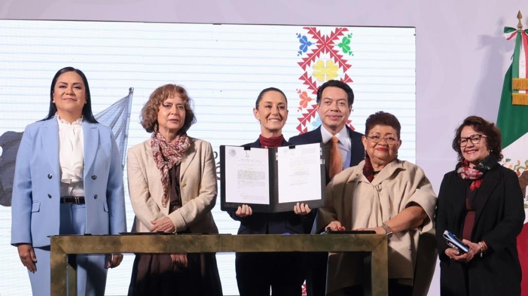 Claudia Sheinbaum firma decreto con la Universidad Rosario Castellanos