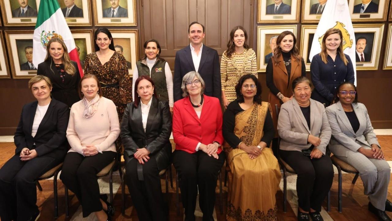 El Gobierno de Coahuila junto a las embajadoras. (Fotografía: Gobierno de Coahuila)