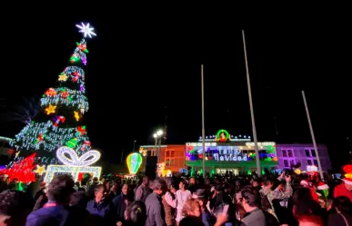 Arranca la magia navideña en BCS: Encienden luces en la Explanada del Palacio de Gobierno (FOTOS)