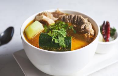 Caldo de res para mitigar el frío en Nuevo León