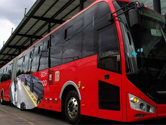 Foto: Metrobus editada en canva