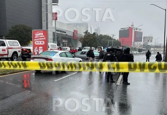 Autoridades municipales y estatales en la zona donde ocurrió la ejecución. Foto: POSTA MX.