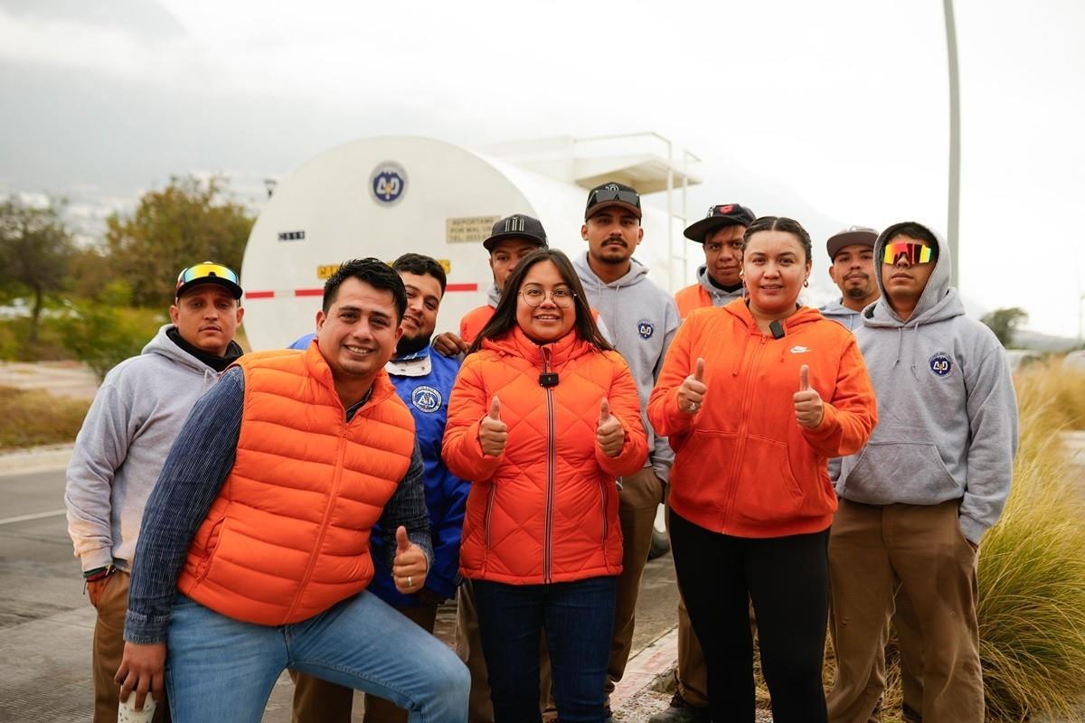 Marisol González brinda apoyo a Santa Catarina ante cortes de agua