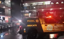 Rescatan a 2 menores y 4 adultos atrapados en elevadores de plaza comercial en Monterrey (VIDEO)