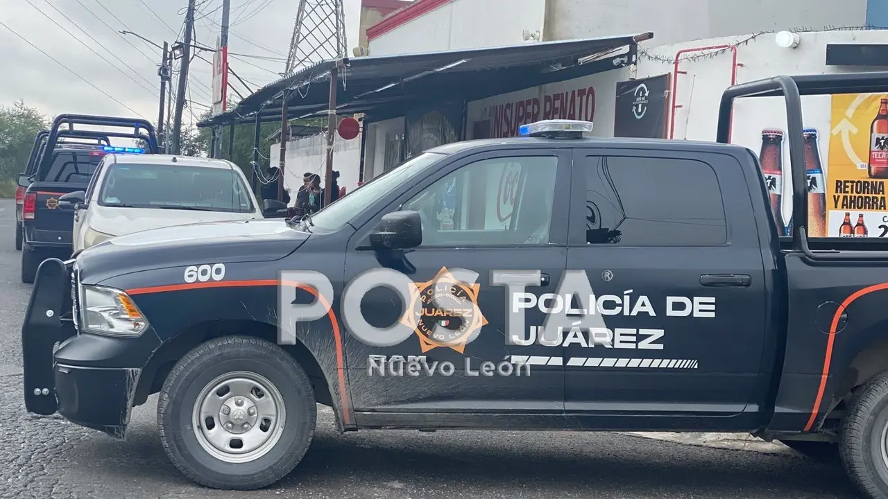 Patrulla de la Policía de Juárez afuera del lugar de los hechos. Foto: POSTA MX.