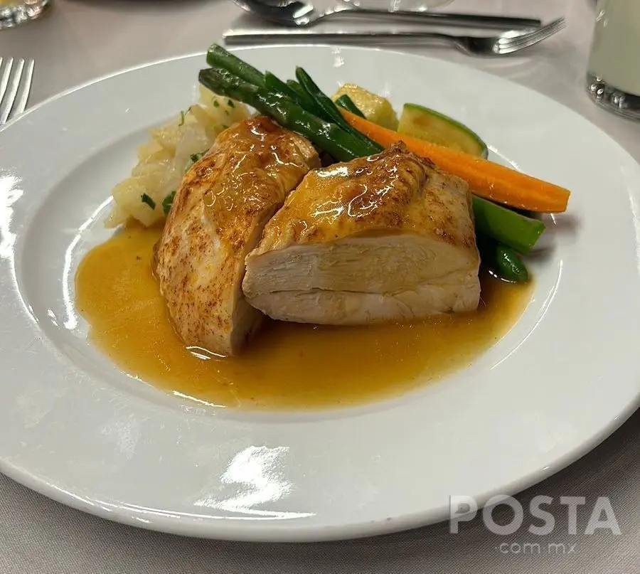 Plato con comida de posada. Foto: Jorge López