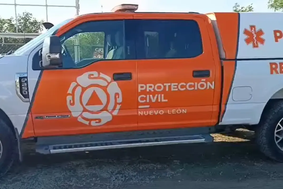 Unidad de Protección Civil de Nuevo León en la zona del accidente vial. Foto: Protección Civil de Nuevo León.