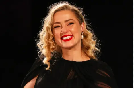 Amber Heard hasta el momento no ha confirmado nada sobre la llegada de su próximo hijo. Foto. Especial.