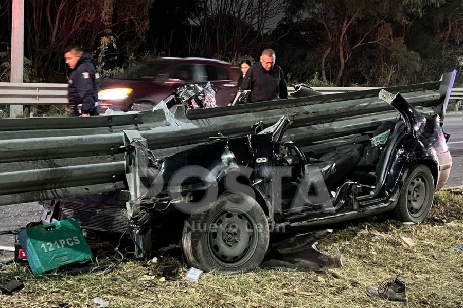 Choque aparatoso en Apodaca deja a conductor gravemente herido