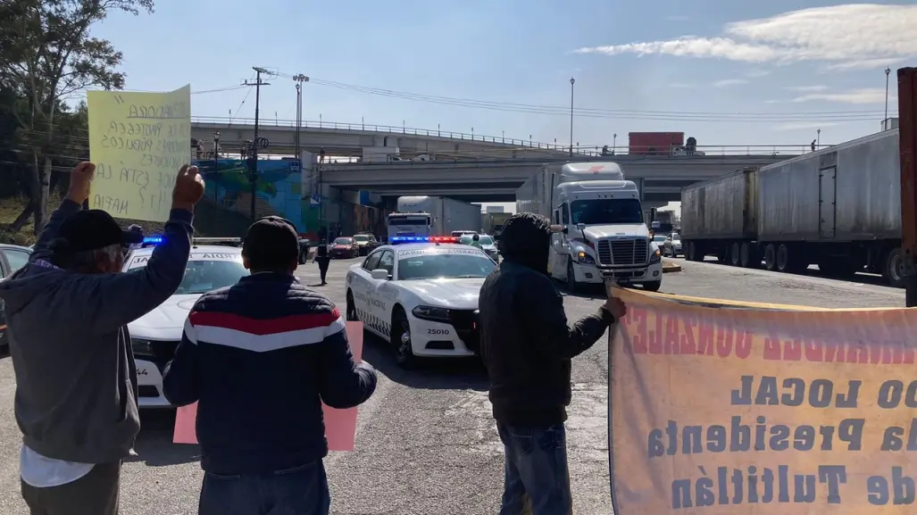 Manifestación en la México-Querétaro: Denuncian despojo de predios