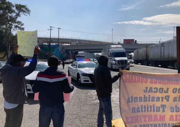 Manifestación en la México-Querétaro: Denuncian despojo de predios