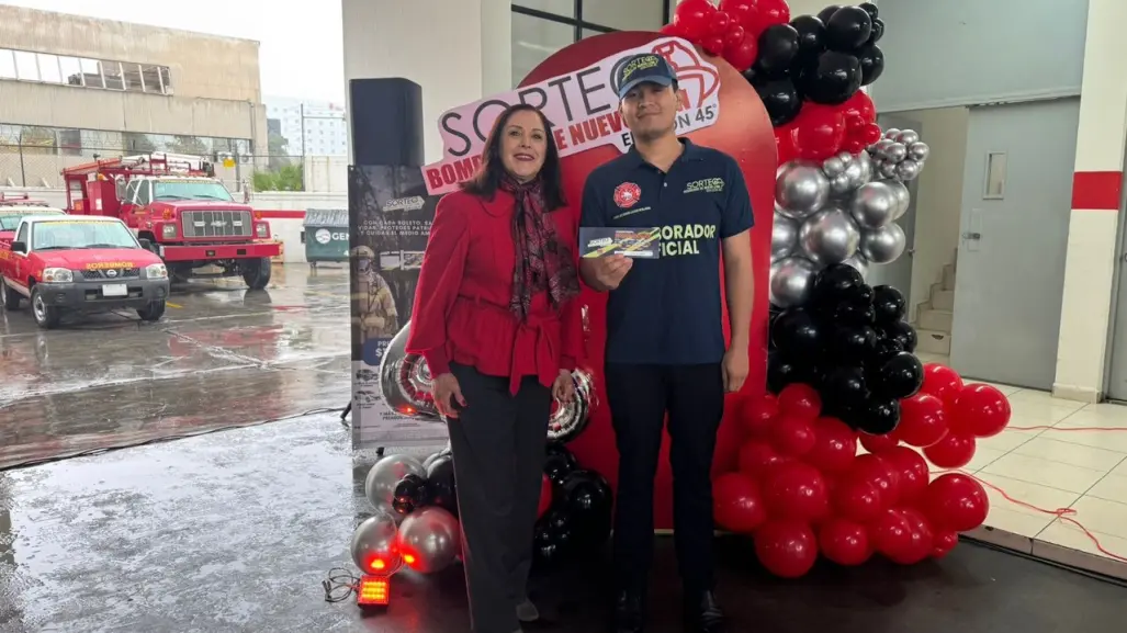 Bomberos de Nuevo León premian a ganadores del sorteo 44