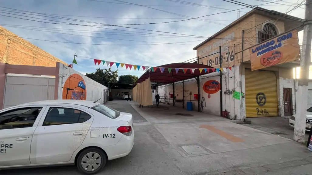 Clausuran restaurante y lavado de autos en Torreón por diversas irregularidades