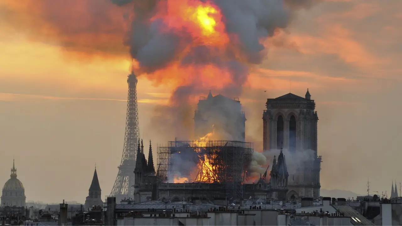 Catedral de Notre Dame. Créditos: X @EvaVlaar.