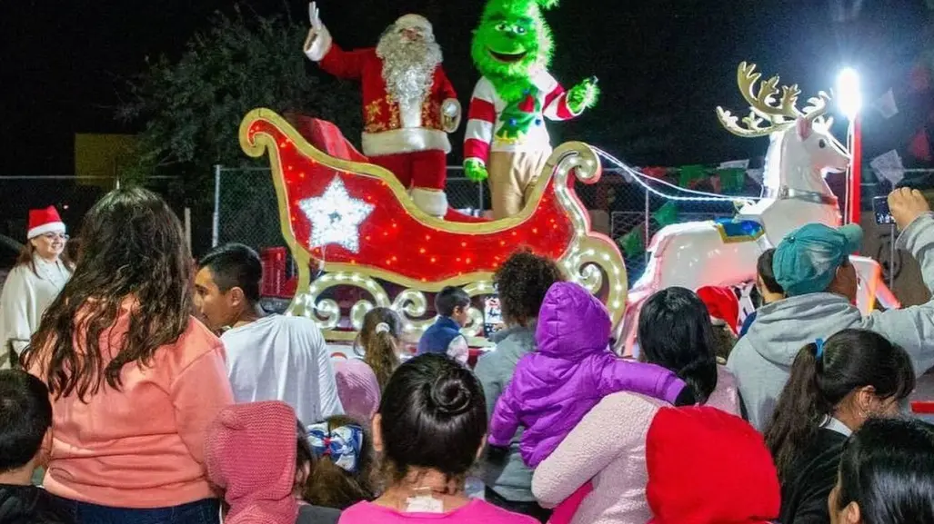 DIF Salinas Victoria lleva sorpresas navideñas a las colonias