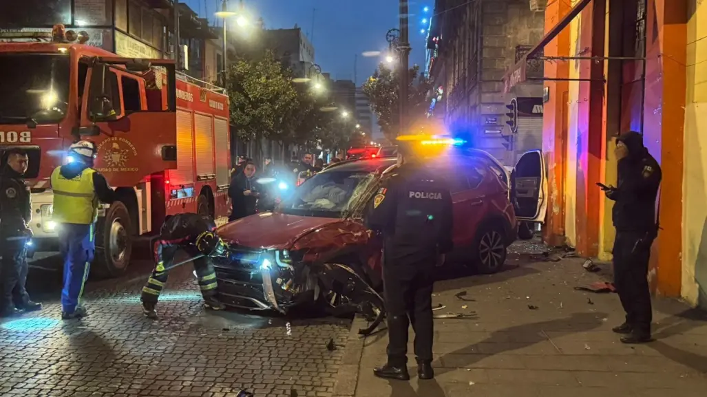 Choque protagonizado por patrulla de la SSC deja a dos civiles heridos