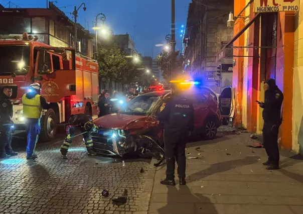 Choque protagonizado por patrulla de la SSC deja a dos civiles heridos