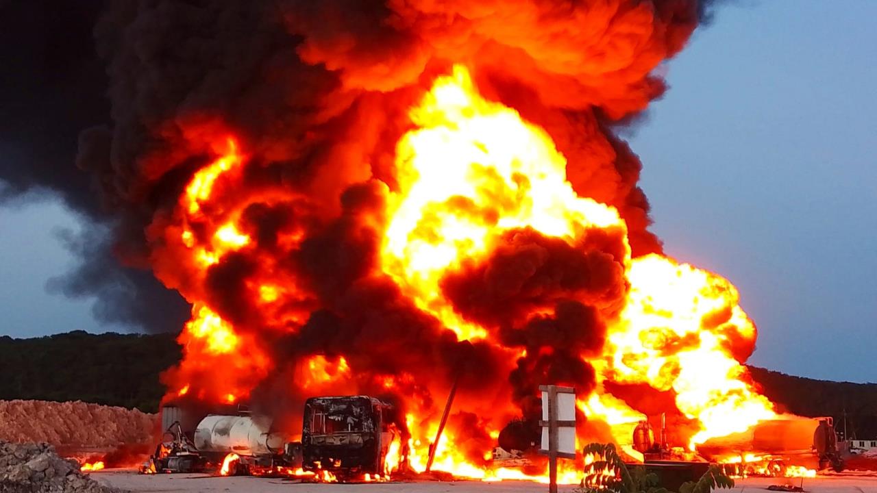 Incendio en Campeche. Créditos: Departamento de Bomberos de Escárcega.