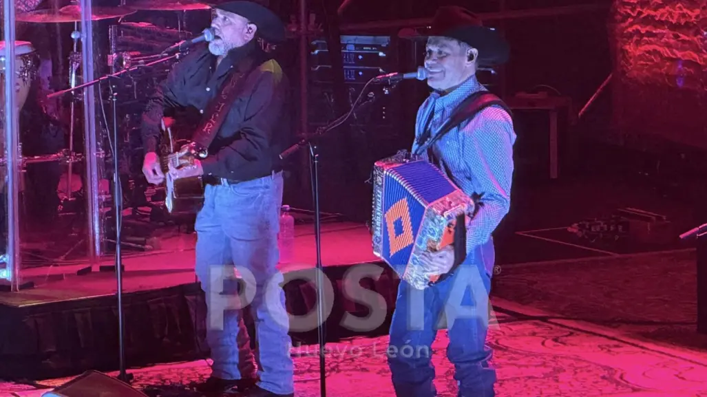 Intocable celebra 30 años de carrera con bailongo en Monterrey