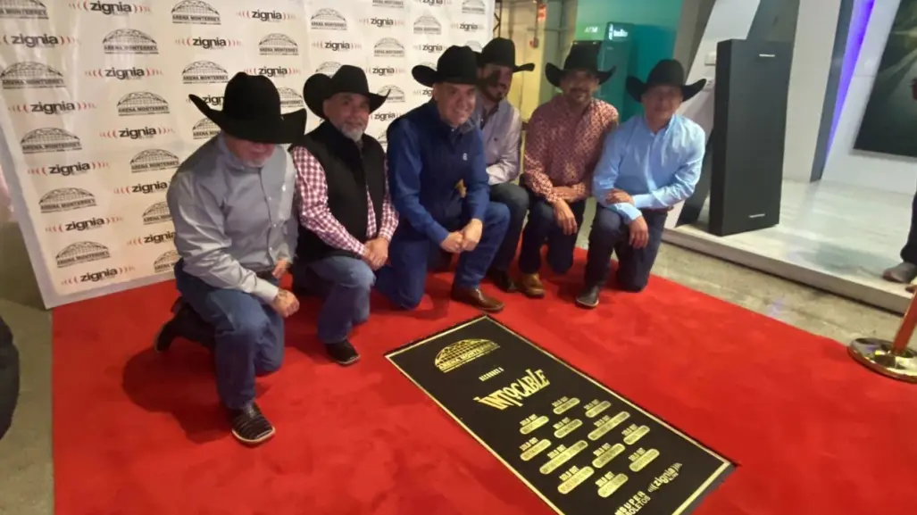 Intocable devela placa en la Arena Monterrey por 30 presentaciones