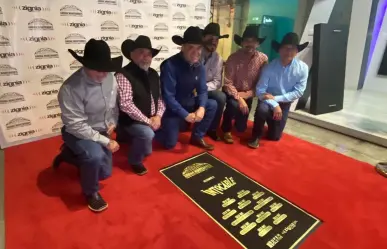 Intocable devela placa en la Arena Monterrey por 30 presentaciones